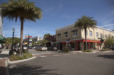 Mount Dora Florida ABD - Ekim 2016 - Main street kavşağı ve dükkanlar