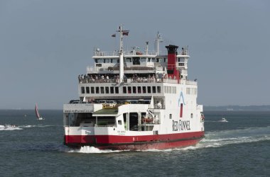 Roro feribot kırmızı Osprey gelen Southampton Southampton su, Güney İngiltere, İngiltere'de üzerinde. Bu gemi anakara ve Isle of Wight arasında çalışır.