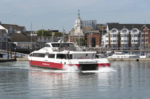Town Quay Southampton Inglaterra Reino Unido 2018 Ferry Rápido Isla — Foto de Stock