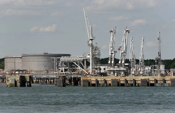 Нафта Терміналу Воді Саутгемптона Слуги Hamble Гемпшир Англія Великобританія 2018 — стокове фото
