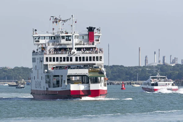 Southampton Water Inglaterra Reino Unido 2018 Red Funnel Roro Isle — Foto de Stock