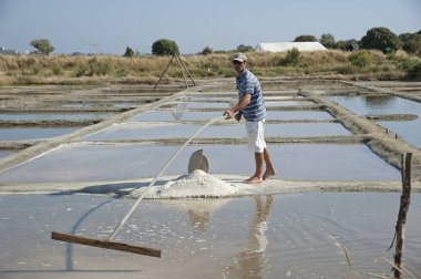 Les Sables D' Olonne Fransa tava tuz kaymağını işçi