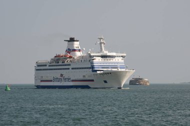 Solent gemi Bretagne Brittan Feribotlar gelen Portsmouth UK Spitbank Fort geçen