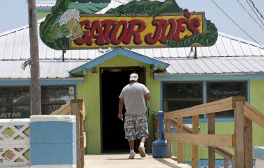 Timsah Joes bar restoran sahilde göl Weir Florida ABD