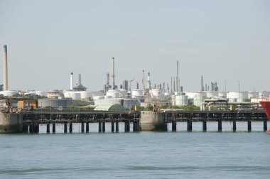 Fawley rafineri Southampton su Güney İngiltere İngiltere üzerinde