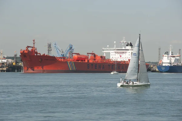 Navegando Southampton Water Inglaterra Reino Unido Stena Alexita Lado Fawley — Fotografia de Stock