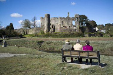 Laugharne kalesinde TSK River Haliç Carmarthenshire South Wales
