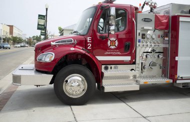 Kamyon şehir Perry Fire Dept Kuzeybatı Florida ABD Your vergi dolar kapıda yazılı iş yerinde yangın