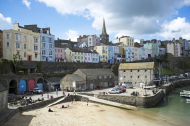 Tenby şehir ve liman. Popüler Galce resort, Pembrokeshire Galler tatil.