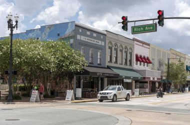 Woodland Blvd, Deland, Florida, Usa. 2018. Bu çekici Florida şehir şehir merkezinin faaliyete.