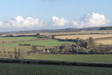 Candover Valley, Hampshire, İngiltere, İngiltere'de. Ocak 2019. Bir kış manzara karşısında Hampshire, İngiltere'de güneşli bir günde Totford hamlet doğru seyir tarım arazileri