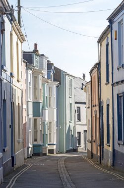 Appledore, Kuzey devon, İngiltere, İngiltere'de. Şubat 2019. Popüler sahil Devonshire kasabanın kışın teraslı evler çok dar sokak