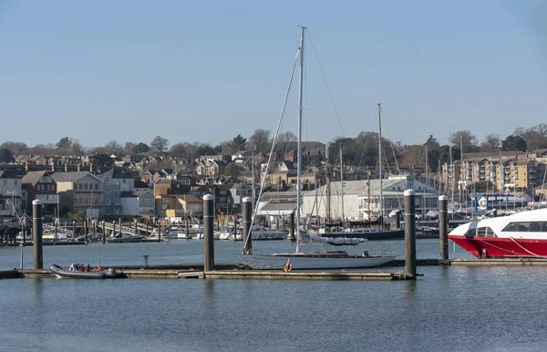 Cowes Isla Wight Reino Unido Febrero 2019 Amarres Barco Estuario —  Fotos de Stock