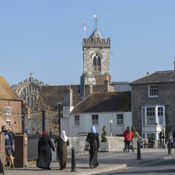 Salisbury Wiltshire Inghilterra Febbraio 2019 Donne Musulmane Abiti Lunghi Neri — Foto Stock