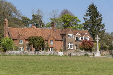 Great Missenden yakınlarındaki Lee, Buckinghamshire, İngiltere, İngiltere, Bucks Chilterns alanında yeşil etrafında evler ile küçük bir köy.