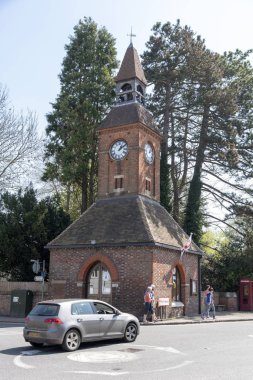 Wendover, Buckinghamshire, İngiltere, Uk. Nisan 2019. Chiltern Hills bölgesinde 1842 tarihli bir saat kulesi olan bir pazar kasabası..
