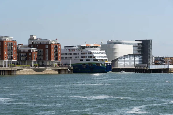 Puerto Portsmouth Inglaterra Mayo 2019 Ferry Roro Victoria Wight Pasa —  Fotos de Stock