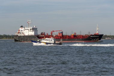 Southampton Water, İngiltere, İngiltere. Mayıs 2019. Stolt Sanderling tankship Pathfinder southampton Su, İngiltere üzerinde bir liman ustaları başlatmak ile devam ediyor