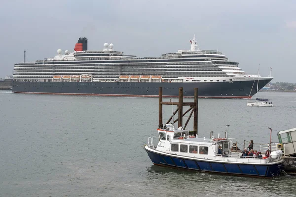 Southampton Water England May 2019 Queen Victoria Cruise Ship Underway — Stock Photo, Image