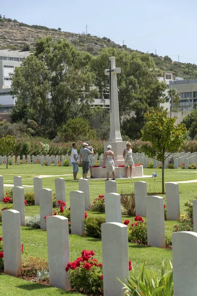 Suda Bay War Cemetery Kreta Grekland Juni 2019 Vistitors Tittar — Stockfoto