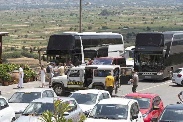 Griechenland Griechenland Griechenland Juni 2019 Tourbusse Und Besucherautos Parken Vor — Stockfoto