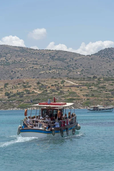 Creta Grecia Junio 2019 Pequeño Barco Pasajeros Con Turistas Marcha — Foto de Stock