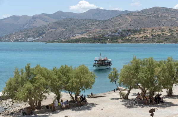 Isla Spinalonga Creta Grecia Junio 2019 Pequeño Ferry Pasajeros Que — Foto de Stock