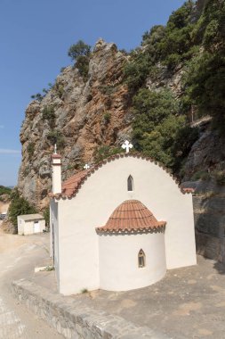 Girit, Yunanistan. Haziran 2019. Orta Girit dağlarında Embassa Geçidi'ndeki Meryem Ana Kilisesi.