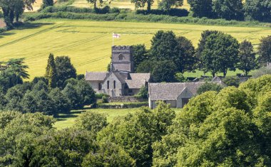 Guiting Power, Cheltenham, Gloucestershire, İngiltere, İngiltere. Temmuz 2019. Guiting Power Cotswolds bölgesinde küçük bir köy de St Michaels ve All Angels kilise genel bir bakış.