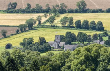 Guiting Power, Cheltenham, Gloucestershire, İngiltere, İngiltere. Temmuz 2019. Guiting Power Cotswolds bölgesinde küçük bir köy de St Michaels ve All Angels kilise genel bir bakış.
