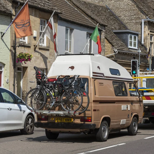 Lechlade Gloucestershire Anglie Velká Británie Červenec 2019 Kampervan Cykly Kiwi — Stock fotografie
