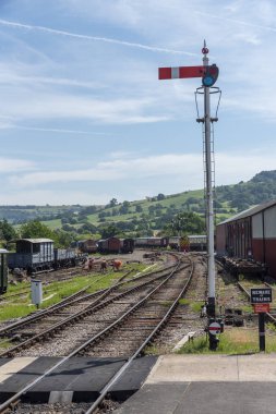 Winchcombe, Gloucestershire, İngiltere, İngiltere. Ağustos 2019. Winchcombe Statio'dan geçen raylar Cotswolds'da ziyaretçi çekimi.