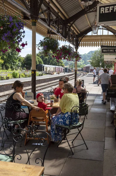 Winchcombe Gloucestershire Inglaterra Agosto 2019 Los Clientes Winchcombe Station Disfrutan — Foto de Stock