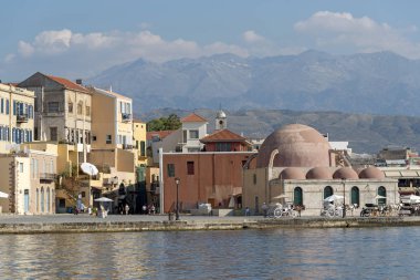 Hanya, Girit, Yunanistan, Haziran 2019. Hanya İç Limanı'nın rıhtımında Yeniçeriler Camii