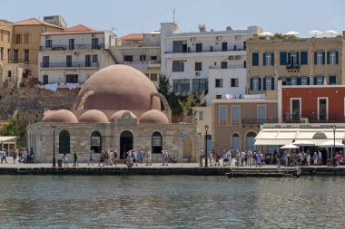Hanya, Girit, Yunanistan, Haziran 2019. Hanya İç Limanı'nın rıhtımında Yeniçeriler Camii