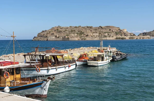 Isla Spinalonga Norte Creta Grecia Octubre 2019 Ferryboats Plaka Con — Foto de Stock