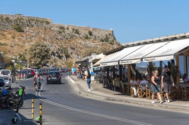 Rethymno, Girit, Yunanistan. Ekim 2019. Antik Fortetza, Girit 'in Rethymno kentinin deniz kenarındaki restoranlarına bakan tarihi bir kale..