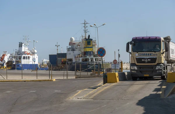 Rethymno Creta Grecia Septiembre 2019 Camiones Que Entran Salen Del — Foto de Stock
