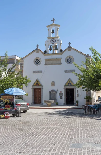 크레타 그리스 2019 크리티 말리아 마을의 천장에 교회입니다 앞쪽에 차에서 — 스톡 사진