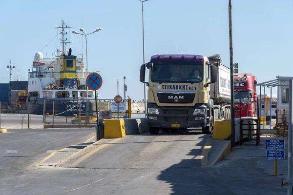 Rethymno Creta Grecia Septiembre 2019 Camiones Que Entran Salen Del — Foto de Stock