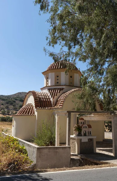 Kastelli Creta Grecia Octubre 2019 Iglesia Agios Nektarios Rodeada Vides — Foto de Stock