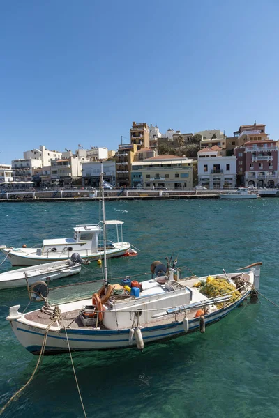 Agios Nikolaus Noordelijk Kreta Griekenland Oktober 2019 Kleine Vissersbootjes Haven — Stockfoto