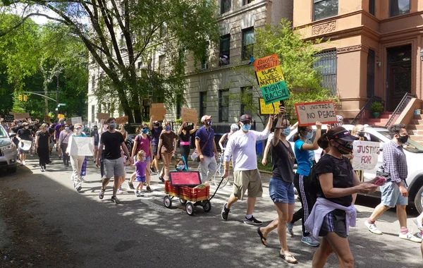 Harlem Nowy Jork Usa Czerwca 2020 Marsze Protestacyjne Harlem Rodziny — Zdjęcie stockowe