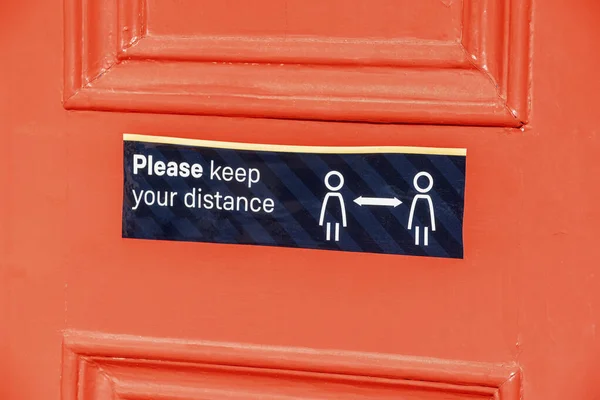 Hampshire Inglaterra Reino Unido 2020 Mantenga Signo Distancia Una Puerta — Foto de Stock