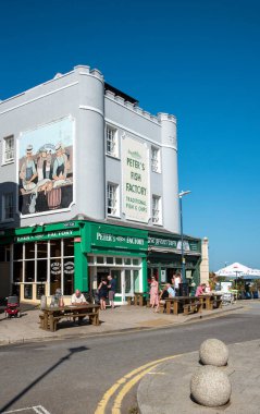 Ramsgate, Kent, İngiltere, İngiltere. 2020 yılı. Kent, İngiltere 'deki Ramsgate rıhtımında eski Peters balık fabrikası.