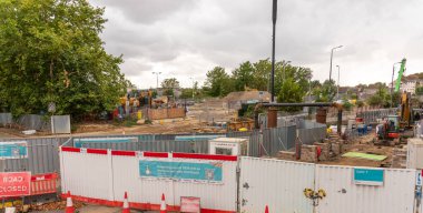 Oxford İngiltere. 31.08.2025. Oxford İstasyonu 'nda tren istasyonunu genişletmek ve demiryolu hizmetlerini artırmak için çalışma sürüyor..