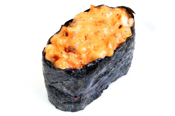 香料寿司配烟熏鲑鱼 紫菜海藻 日本菜上一盘漂亮的菜 饮食食品 精致的日本料理 — 图库照片