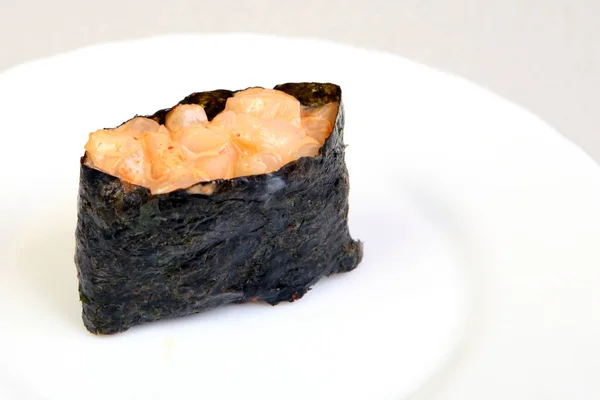 Przyprawa Sushi Wędzonym Łososiem Wodorosty Nori Japoński Żywności Danie Piękna — Zdjęcie stockowe