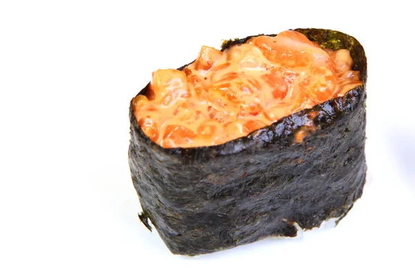 香料寿司配烟熏鲑鱼 紫菜海藻 日本菜上一盘漂亮的菜 饮食食品 精致的日本料理 — 图库照片