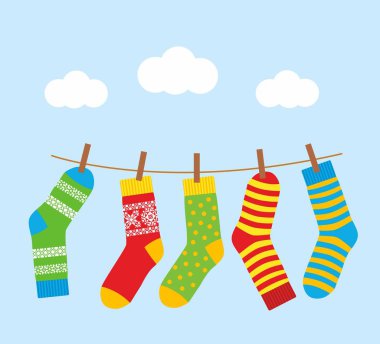 bir ip bir arka plan gökyüzü ve bulutlar clothespins ile renkli parlak çorap. Şirin kıyafetler. Çizgi film yaz illüstrasyon.